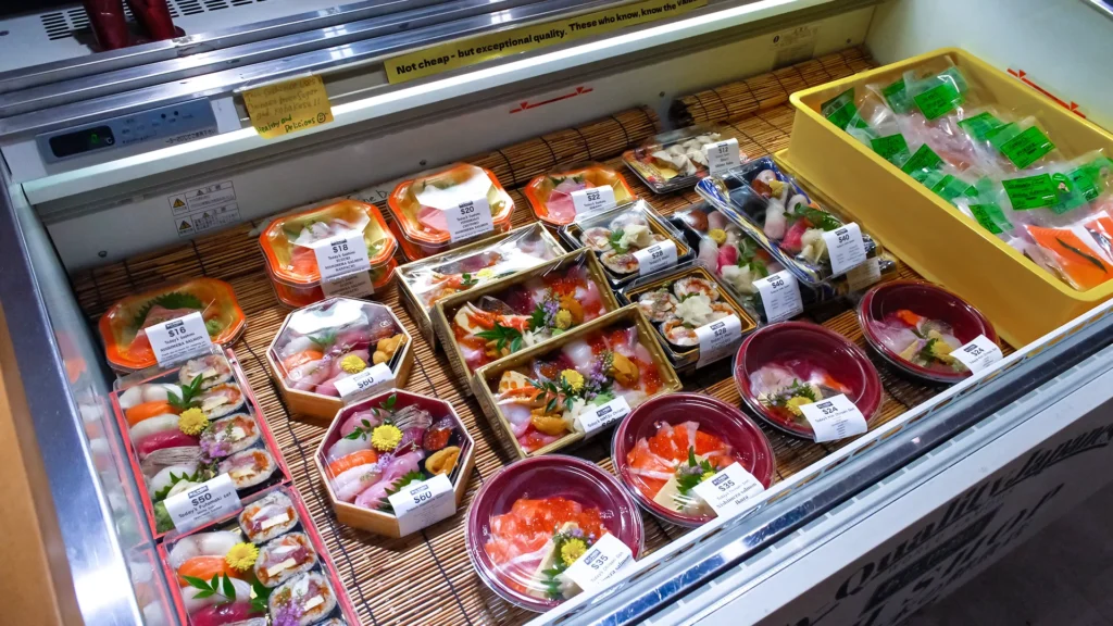 A display of Araya Shouten’s Japanese seafood bowls and sashimi selections, featuring fresh cuts of fish prepared for takeaway.